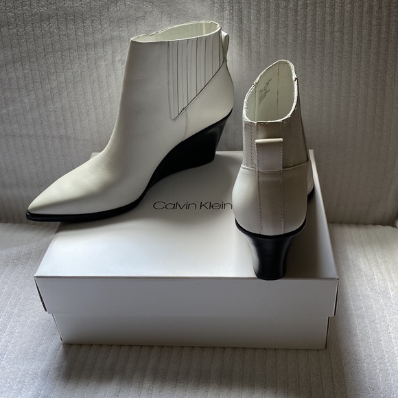Calvin Klein white ankle boots. - Picture 7 of 8